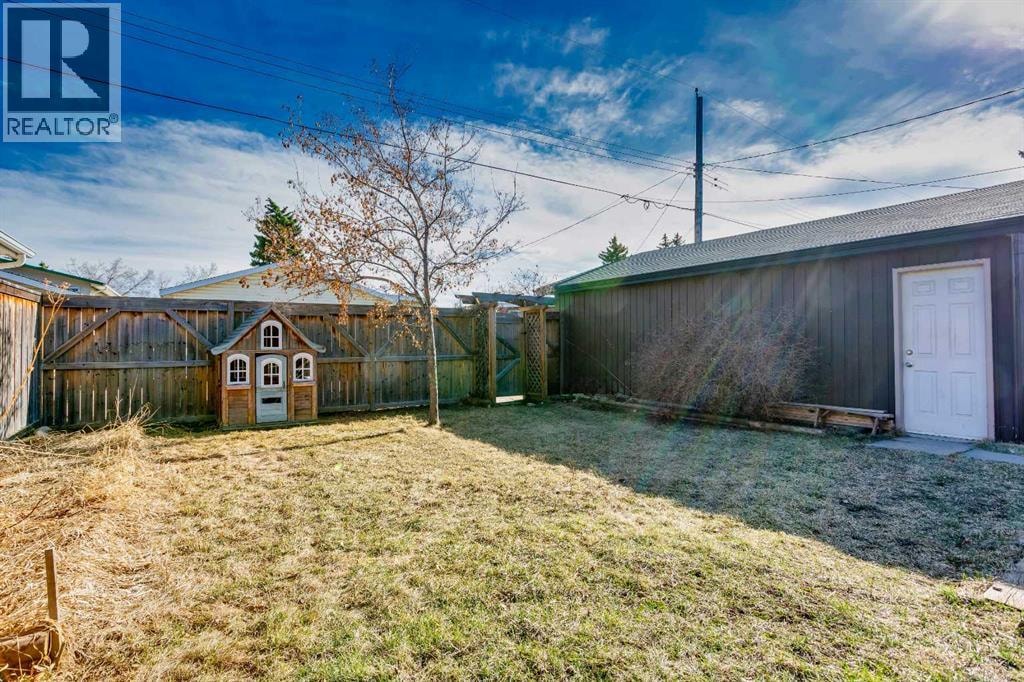 23 Queen Isabella Close SE — photo 30