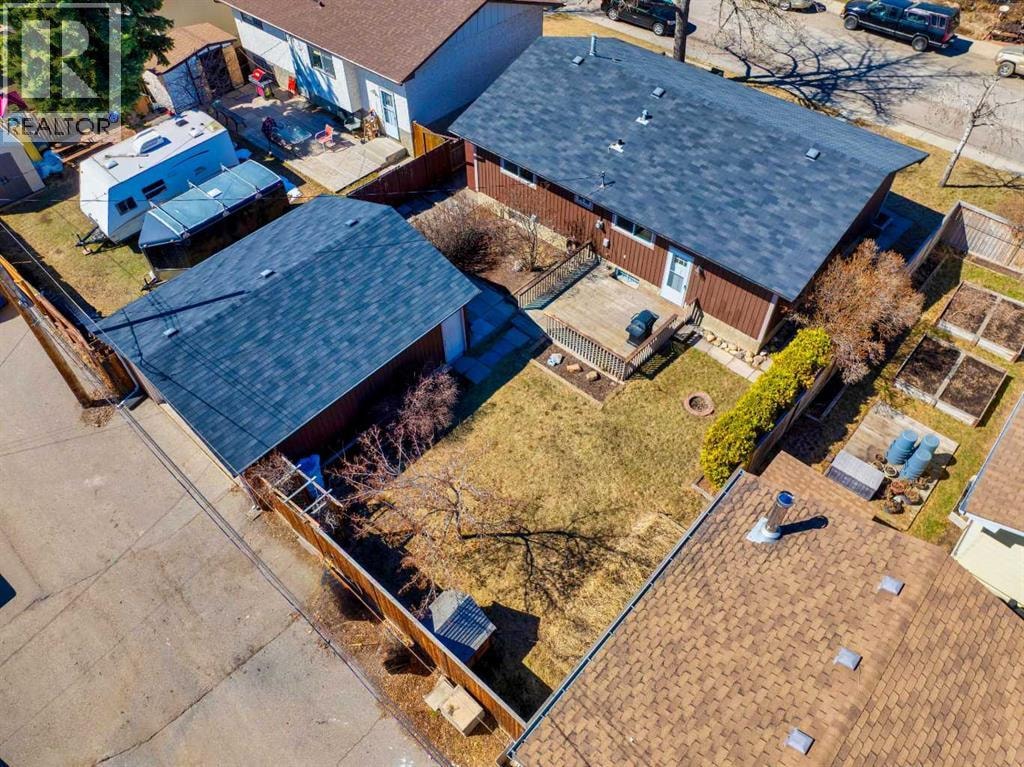 23 Queen Isabella Close SE — photo 2