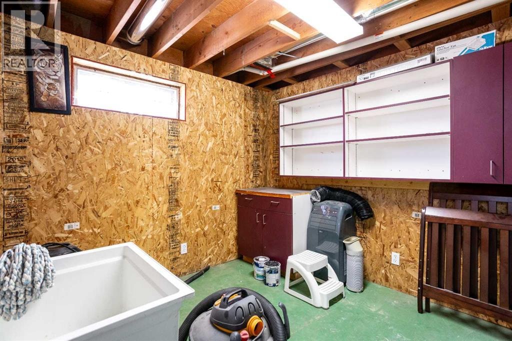 23 Queen Isabella Close SE — photo 24