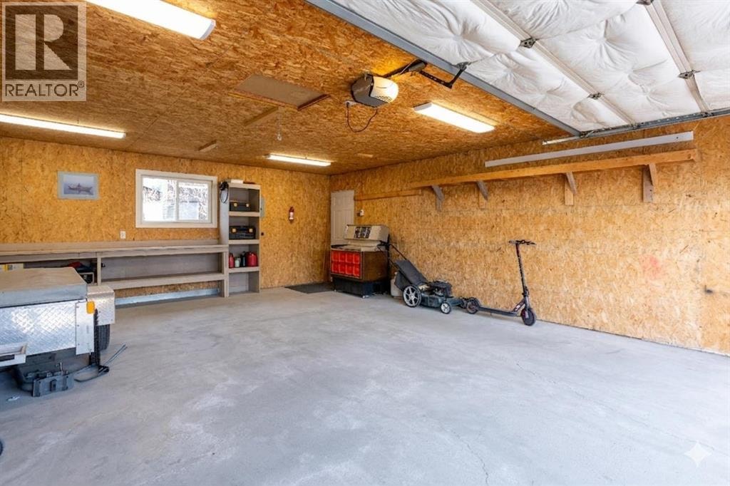 23 Queen Isabella Close SE — photo 25