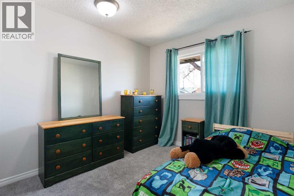 23 Queen Isabella Close SE — photo 20