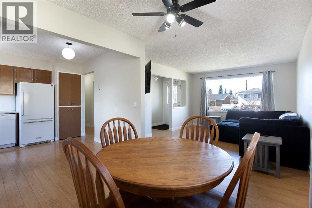 23 Queen Isabella Close SE — photo 12