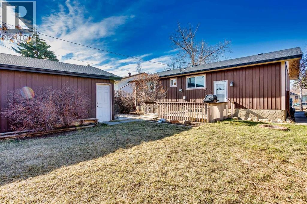 23 Queen Isabella Close SE — photo 29