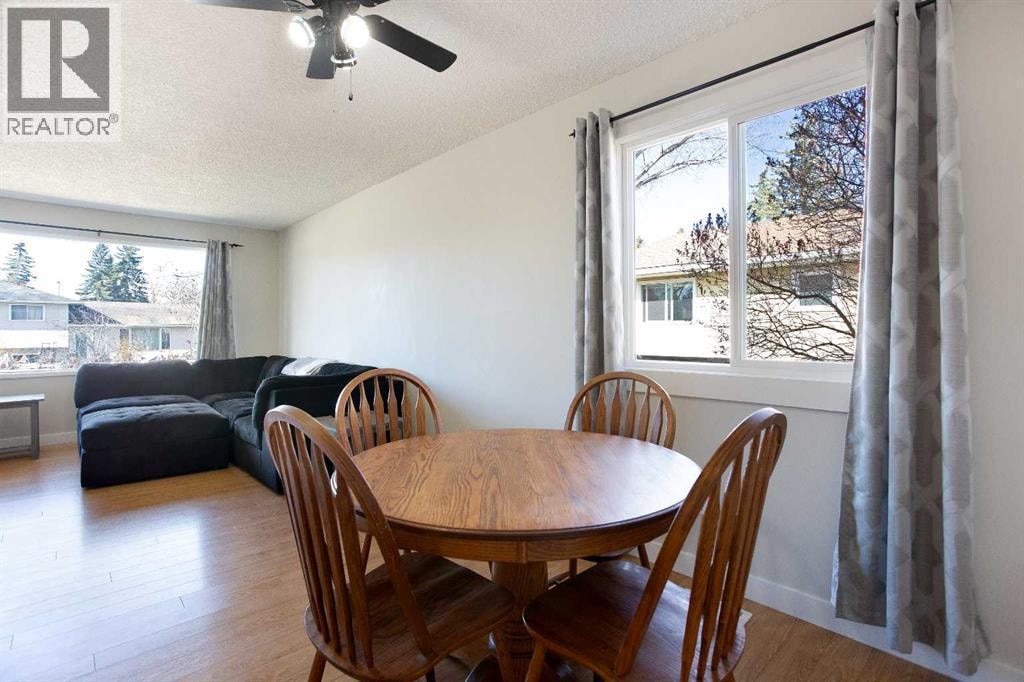 23 Queen Isabella Close SE — photo 11