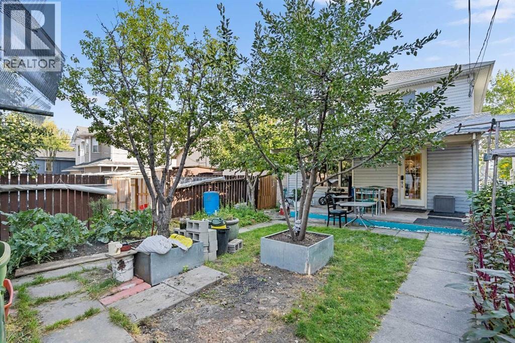 218 15 Avenue NW — photo 32