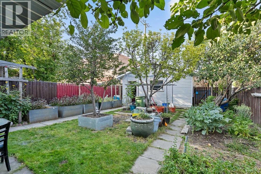 218 15 Avenue NW — photo 31
