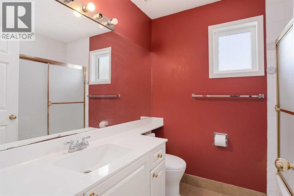 218 15 Avenue NW — photo 25