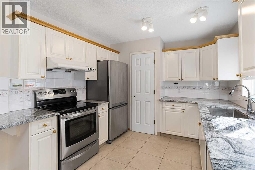 218 15 Avenue NW — photo 10