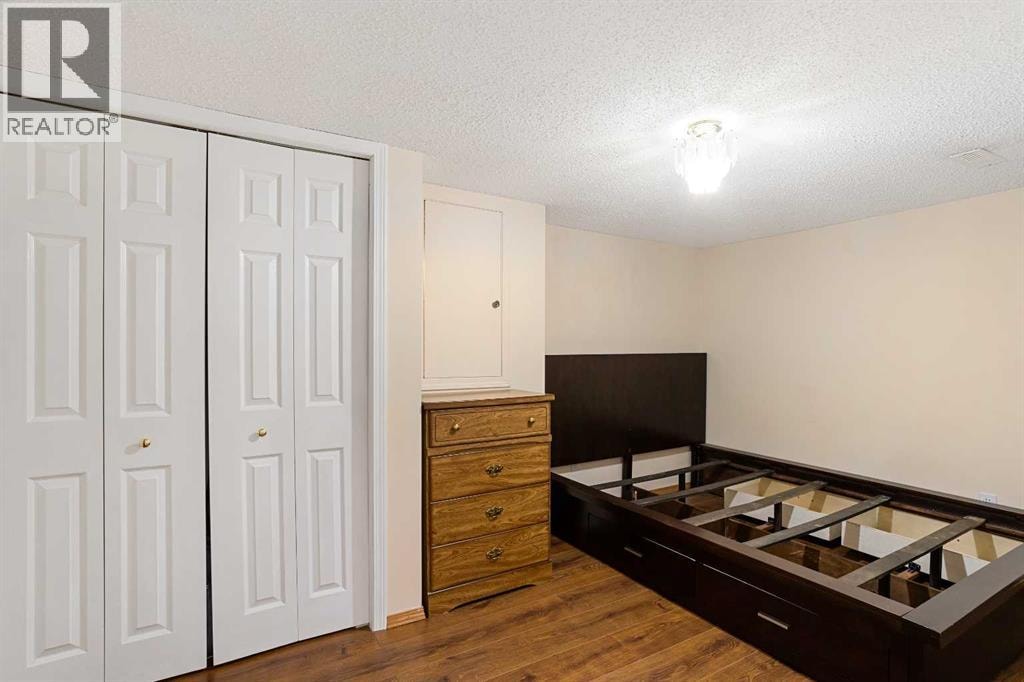 218 15 Avenue NW — photo 18