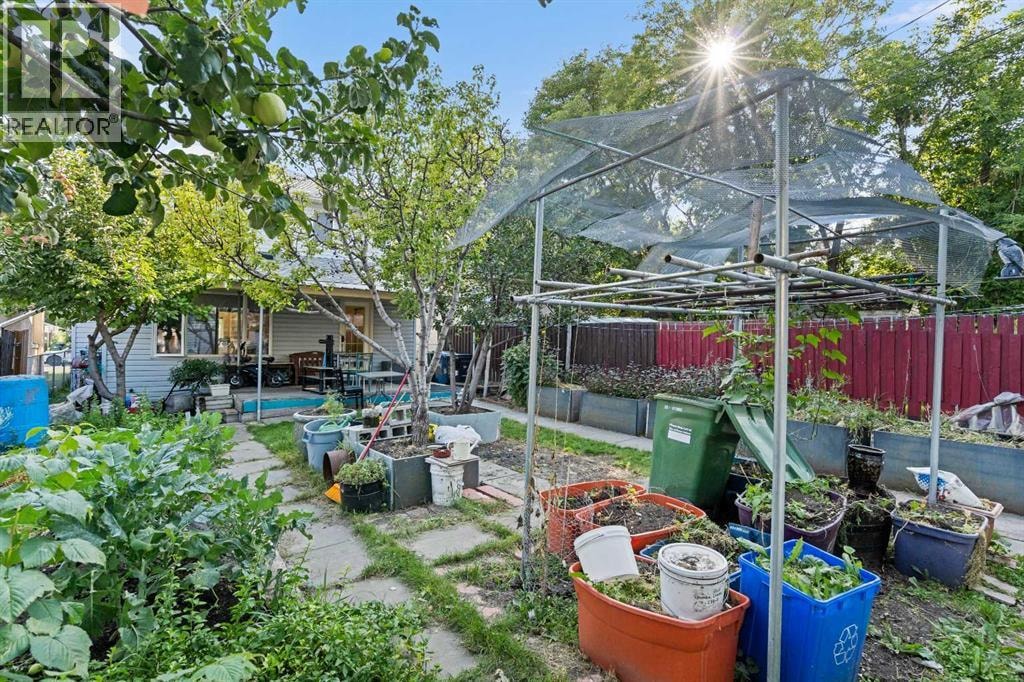 218 15 Avenue NW — photo 34