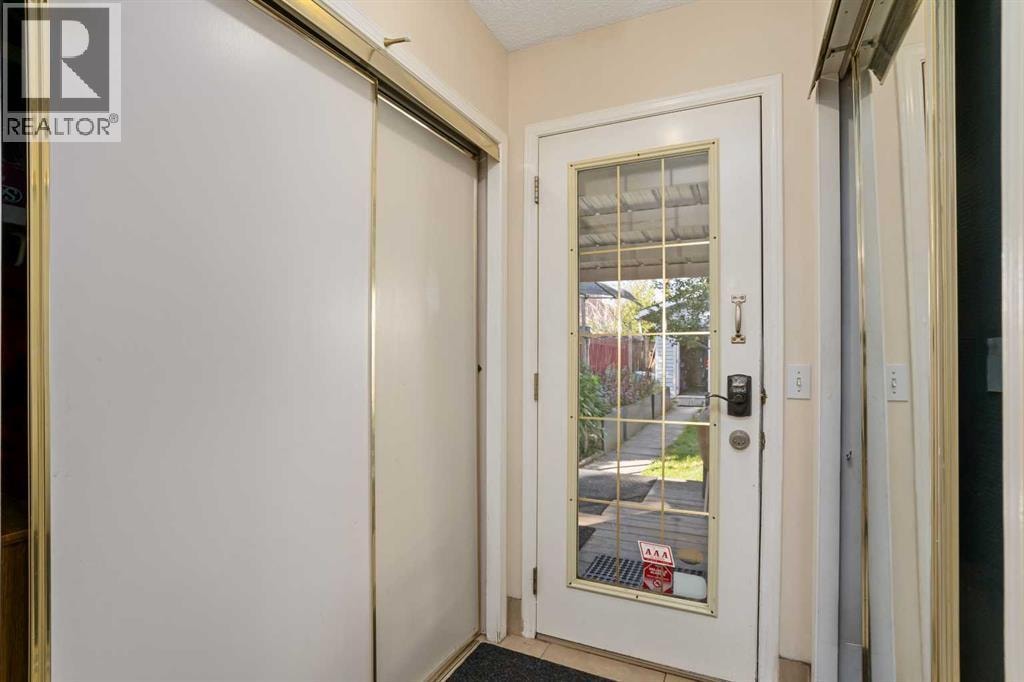 218 15 Avenue NW — photo 13