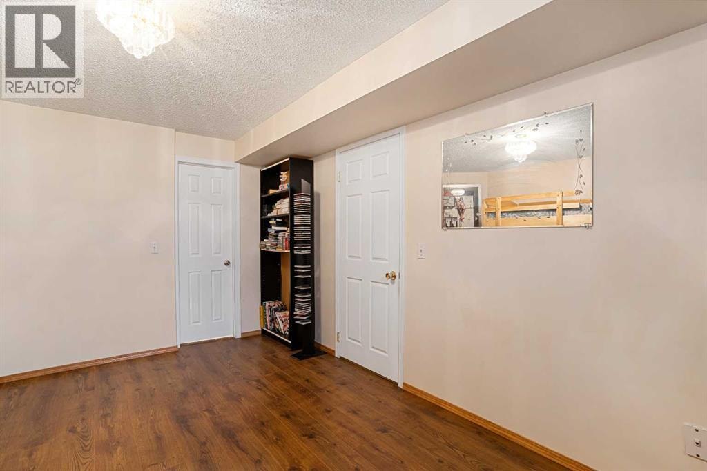 218 15 Avenue NW — photo 21