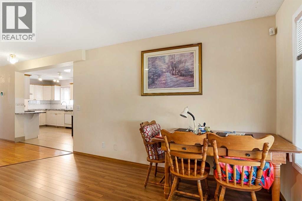 218 15 Avenue NW — photo 15