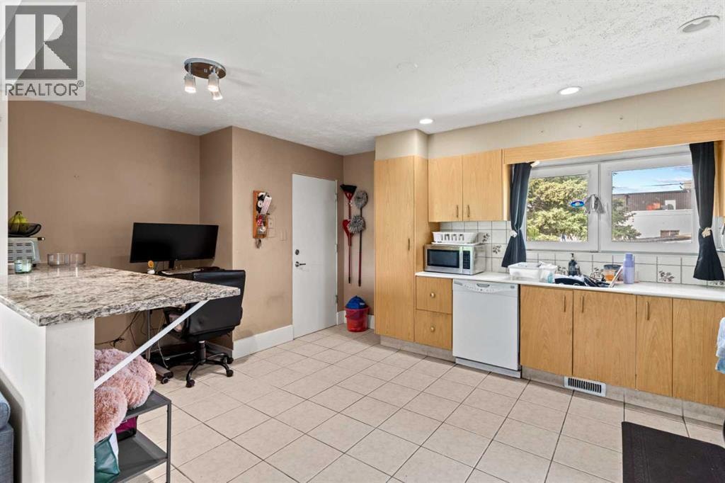 616 34 Avenue NE — photo 18