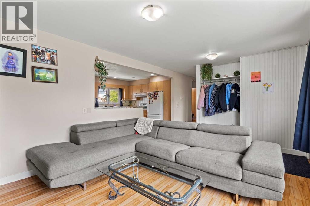 616 34 Avenue NE — photo 16