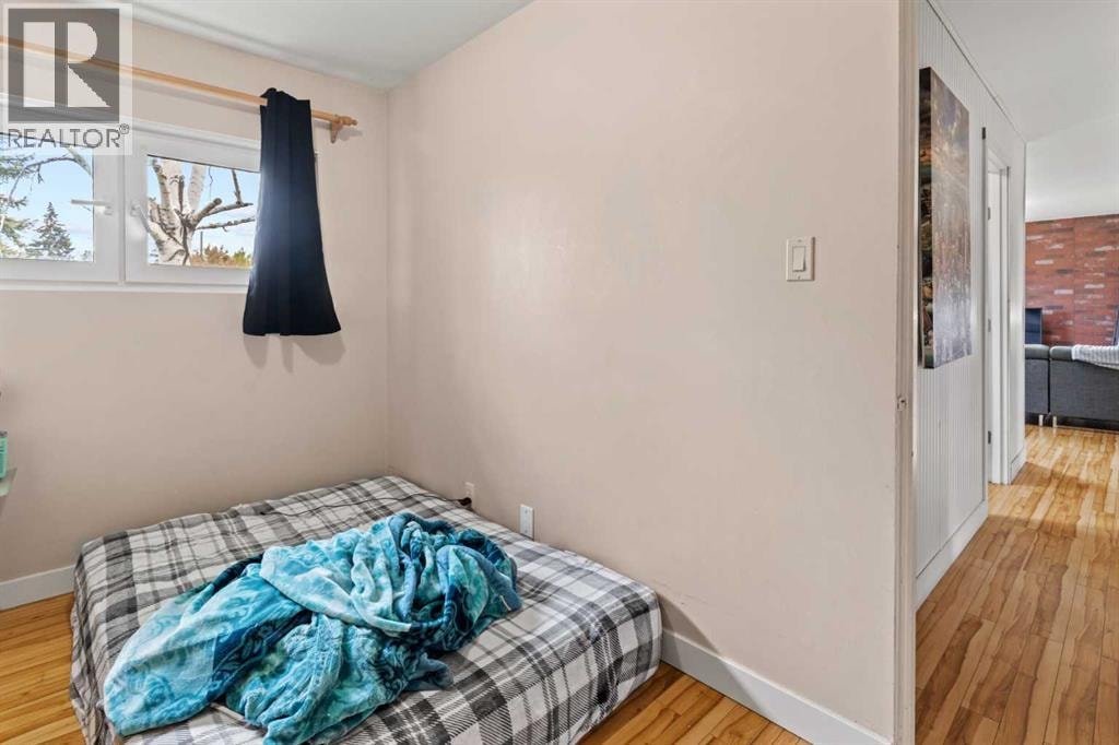 616 34 Avenue NE — photo 24