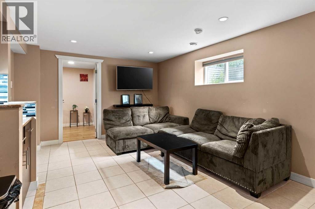 616 34 Avenue NE — photo 33