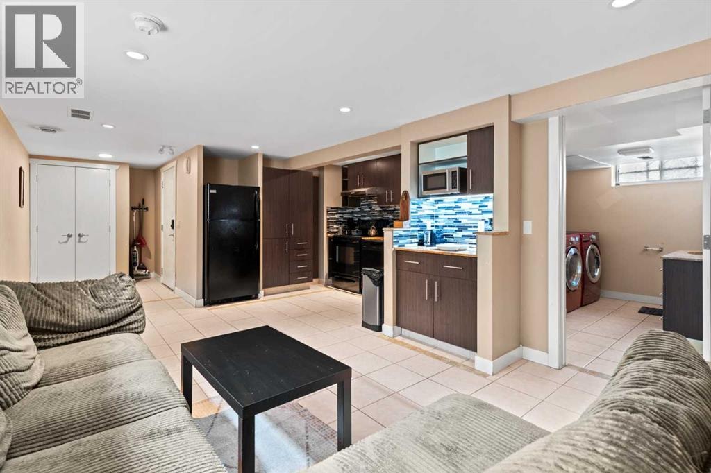 616 34 Avenue NE — photo 34