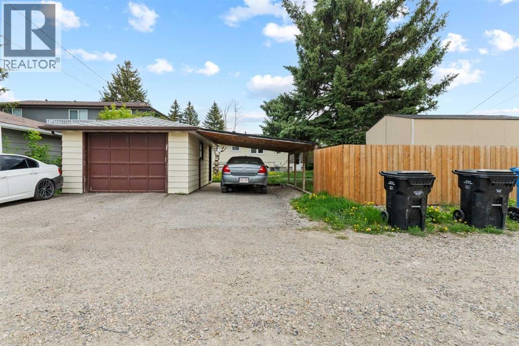616 34 Avenue NE — photo 42