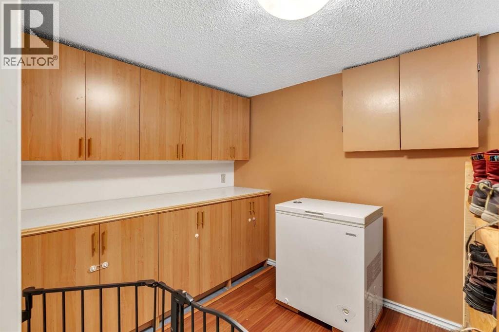 129 18 Avenue NW — photo 20