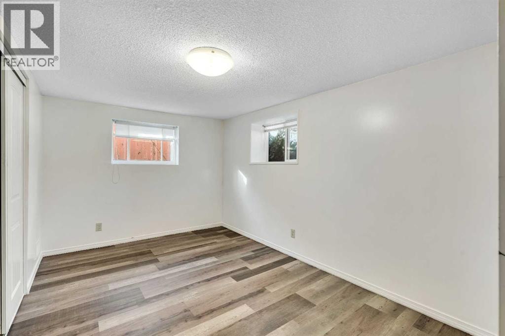 129 18 Avenue NW — photo 21