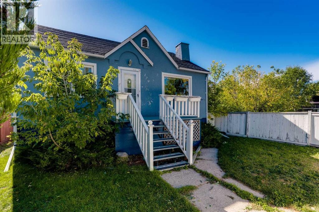 129 18 Avenue NW — photo 3
