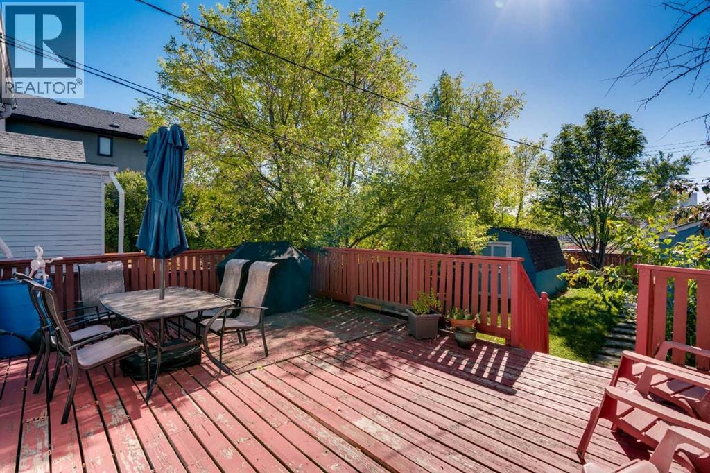 129 18 Avenue NW — photo 33
