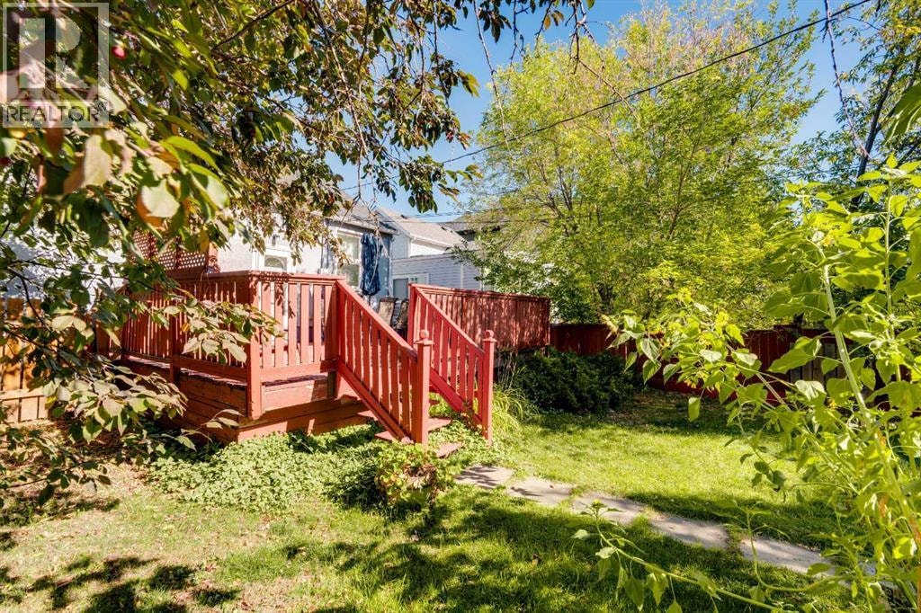 129 18 Avenue NW — photo 35