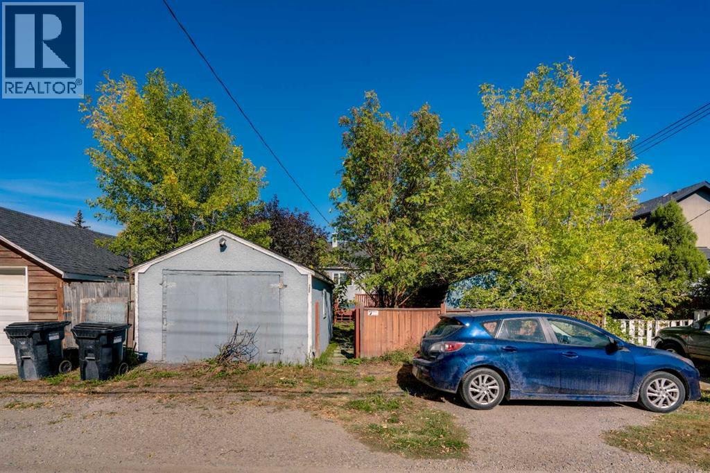 129 18 Avenue NW — photo 36