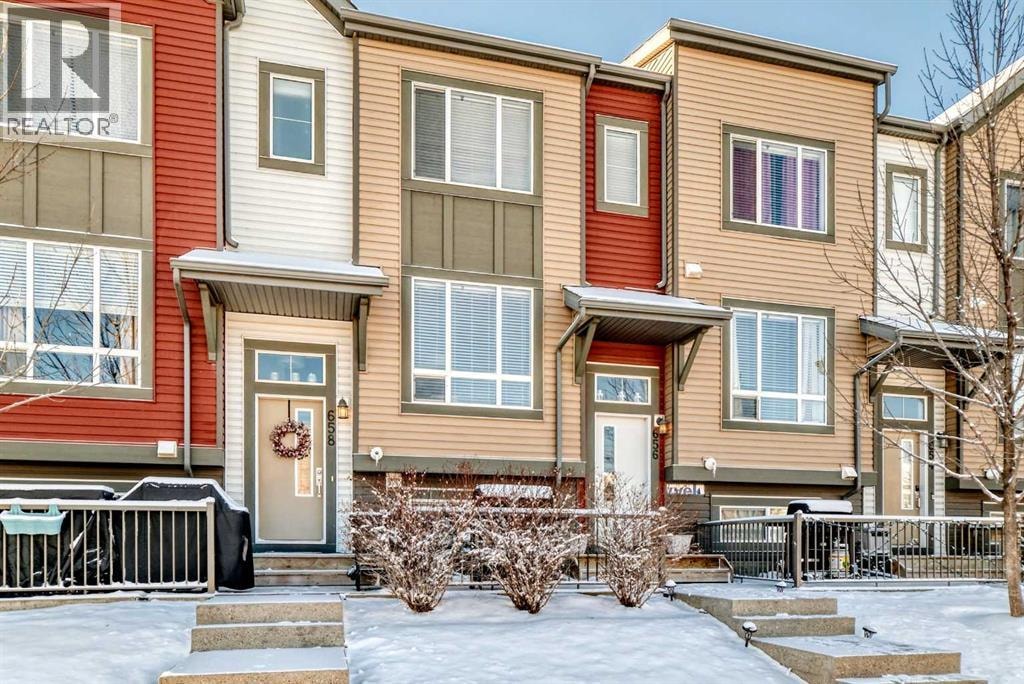 656 Copperpond Boulevard SE — photo 3