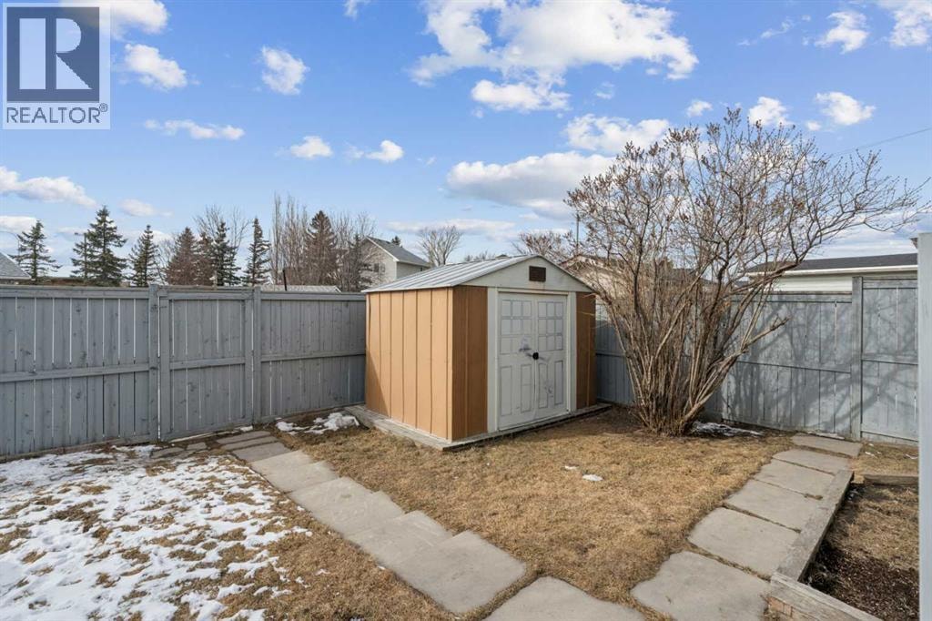 194 Martinglen Way NE — photo 32