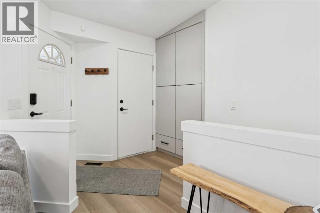 194 Martinglen Way NE — photo 3
