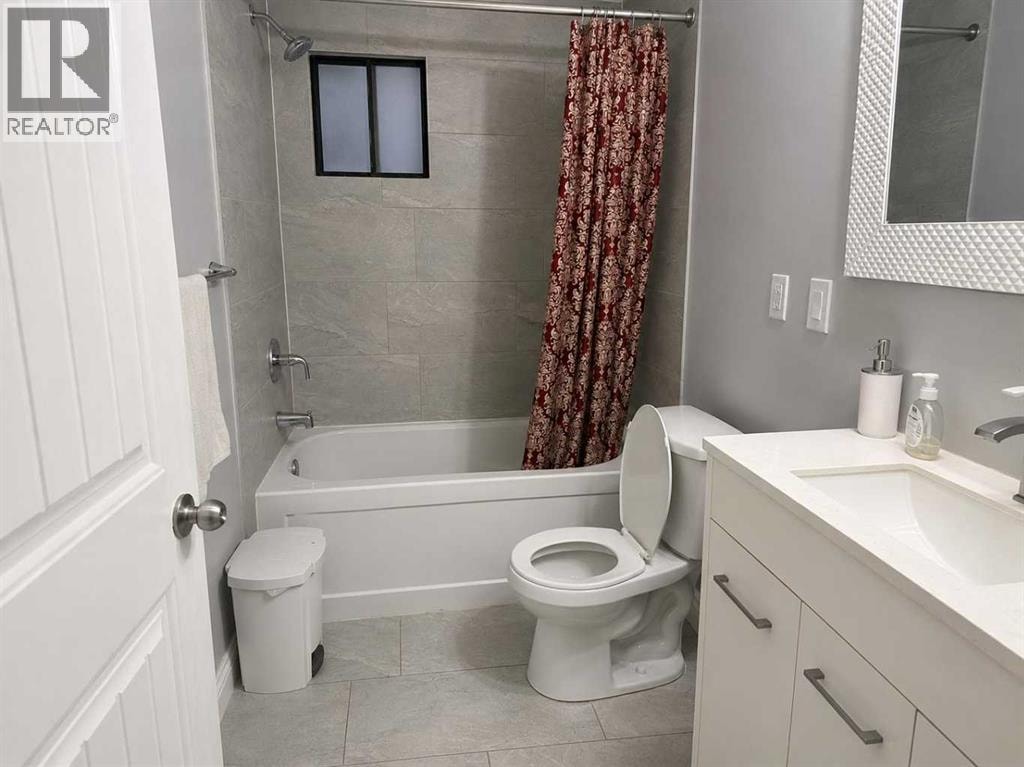 6479 68 Street NE — photo 10