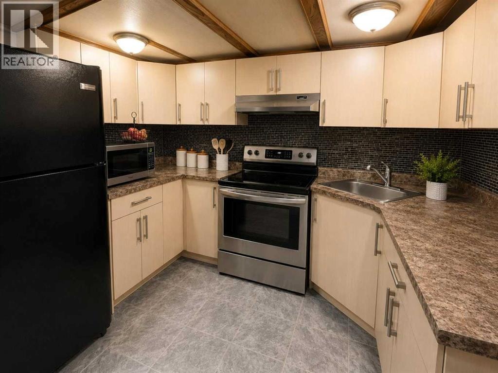 6479 68 Street NE — photo 16