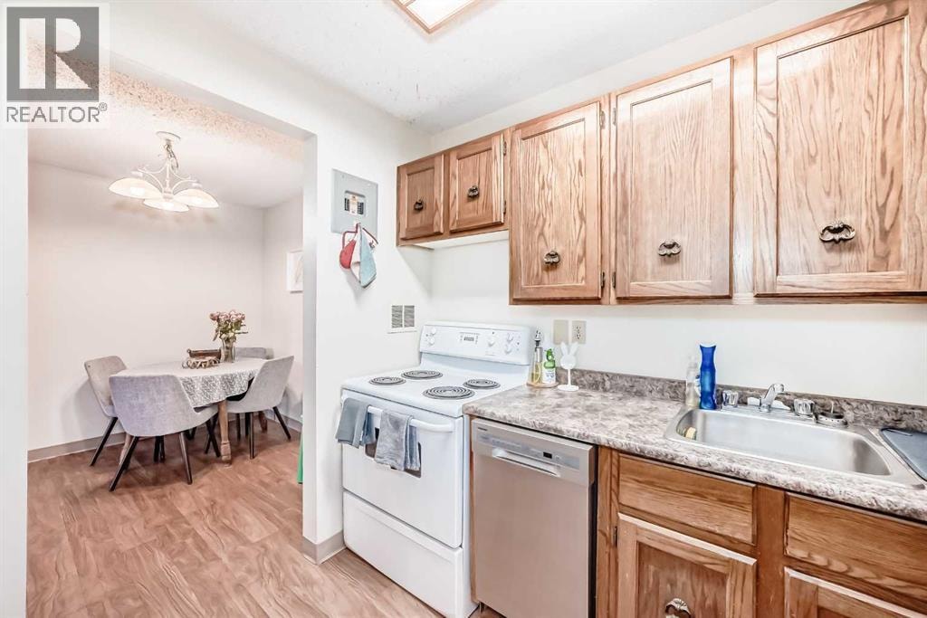 5212, 315 Southampton Drive SW — photo 6