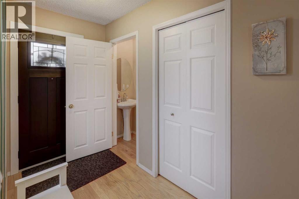 135 Coverdale Court NE — photo 4