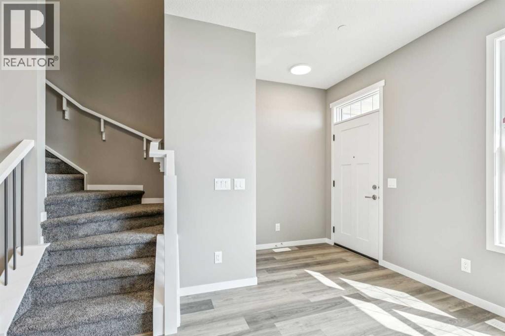 205 Hotchkiss Road SE — photo 2