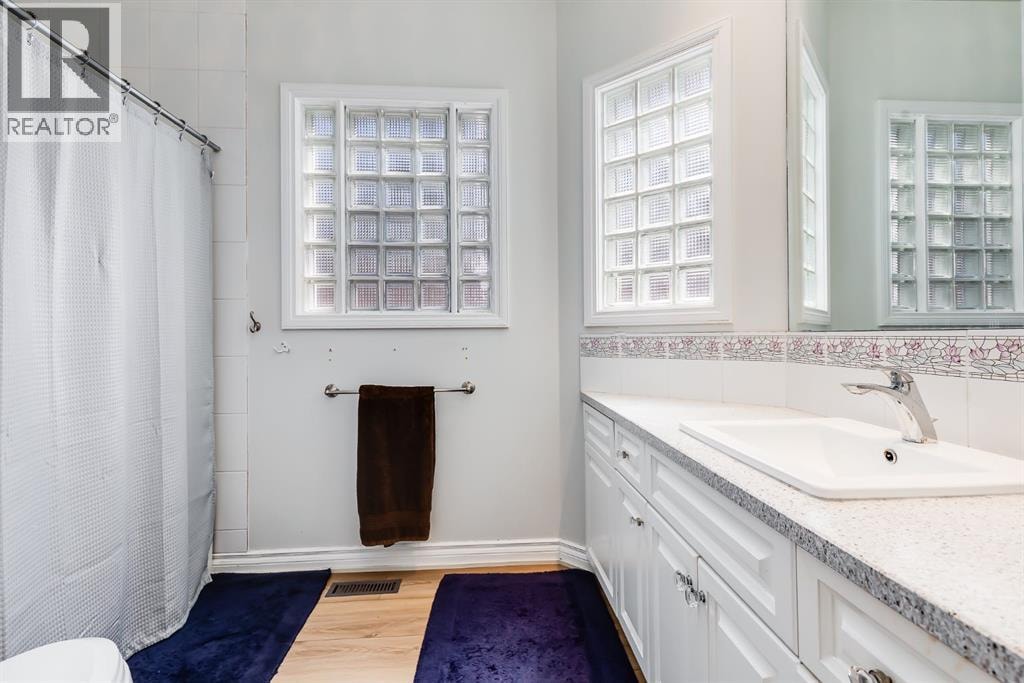 1811 13 Avenue NW — photo 19