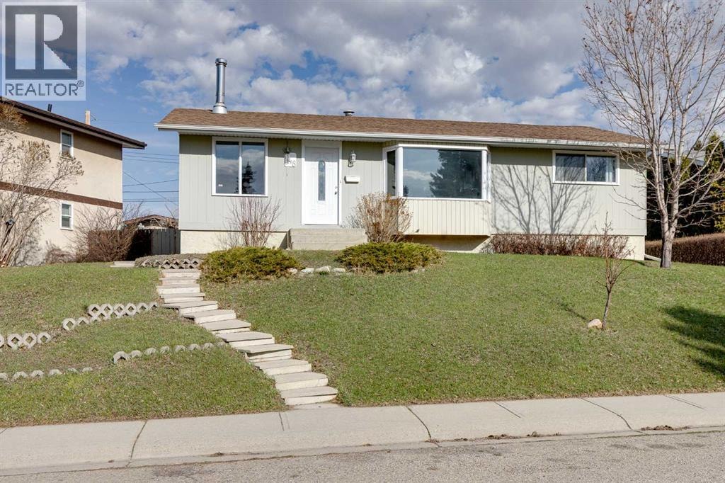 248 Huntcroft Road NE — photo 3