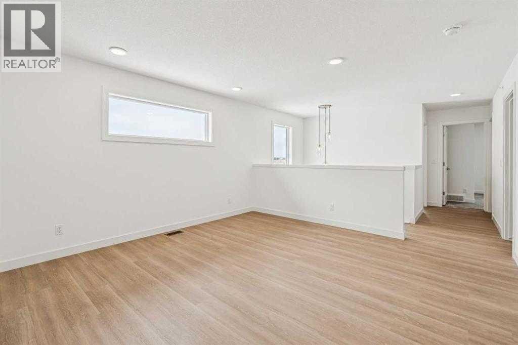 94 prince Crescent — photo 12