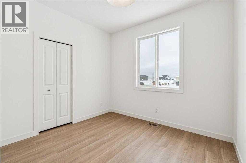 94 prince Crescent — photo 4