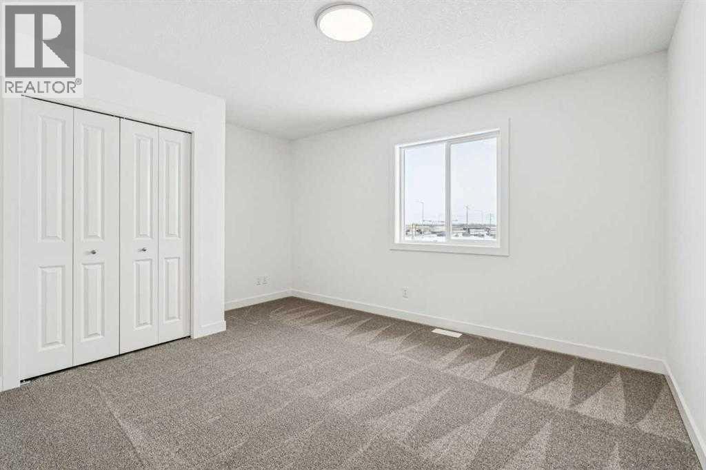 94 prince Crescent — photo 19