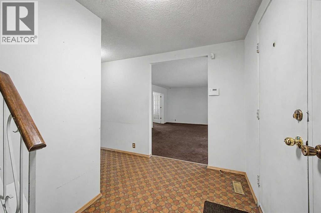 1032 Varsity Estates Drive NW — photo 4