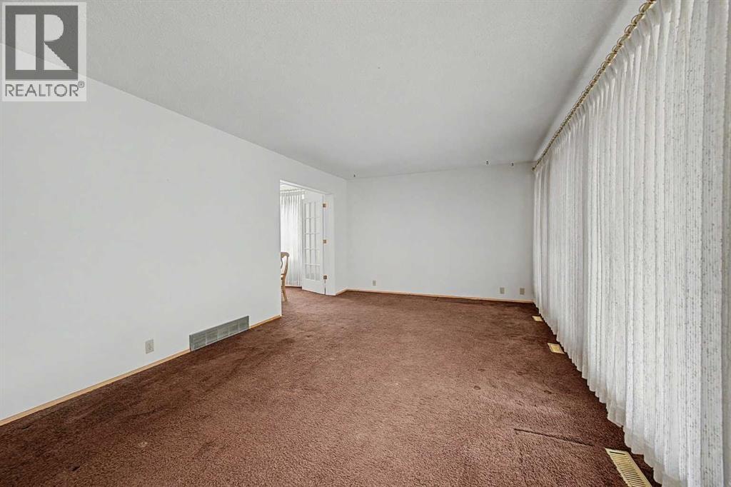 1032 Varsity Estates Drive NW — photo 5