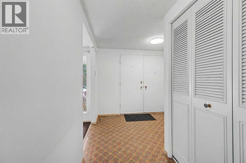 1032 Varsity Estates Drive NW — photo 13