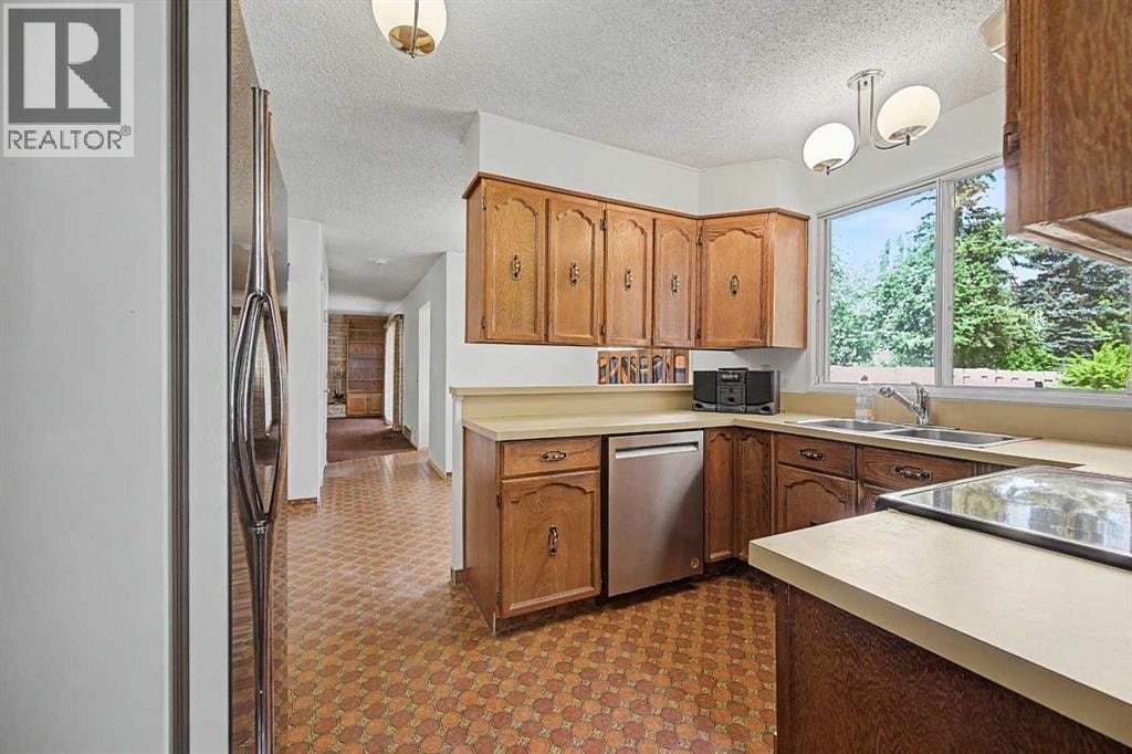 1032 Varsity Estates Drive NW — photo 10