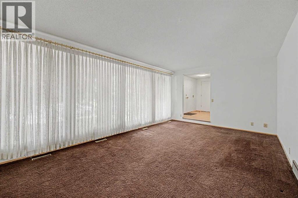1032 Varsity Estates Drive NW — photo 7