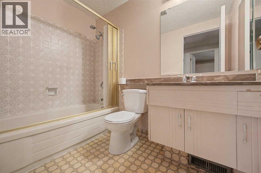 1032 Varsity Estates Drive NW — photo 32
