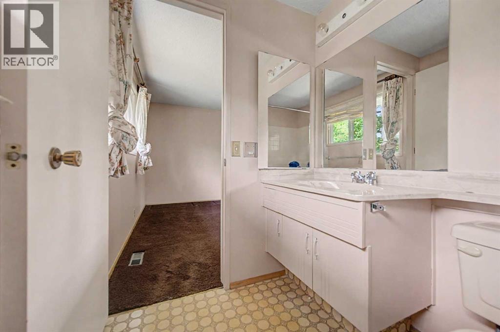 1032 Varsity Estates Drive NW — photo 31