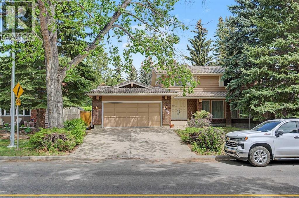 1032 Varsity Estates Drive NW — photo 2